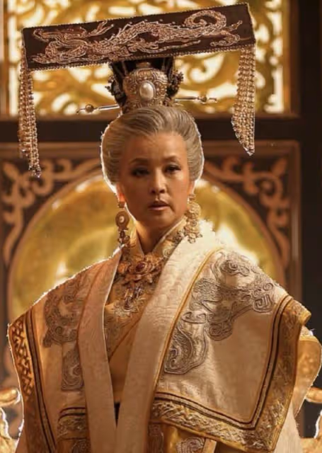 眾星悼念名導陳家林,劉曉慶曬《武則天》舊照,楊冪等人沉痛發文