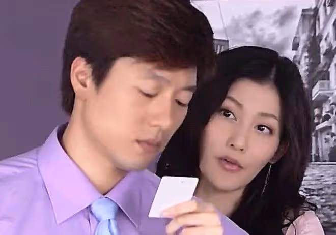一眾港星扎堆海南度假!阿嬌阿Sa坐遊艇出海,李彩樺衝浪大秀美腿