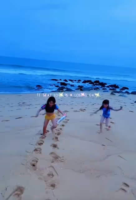 一眾港星扎堆海南度假!阿嬌阿Sa坐遊艇出海,李彩樺衝浪大秀美腿