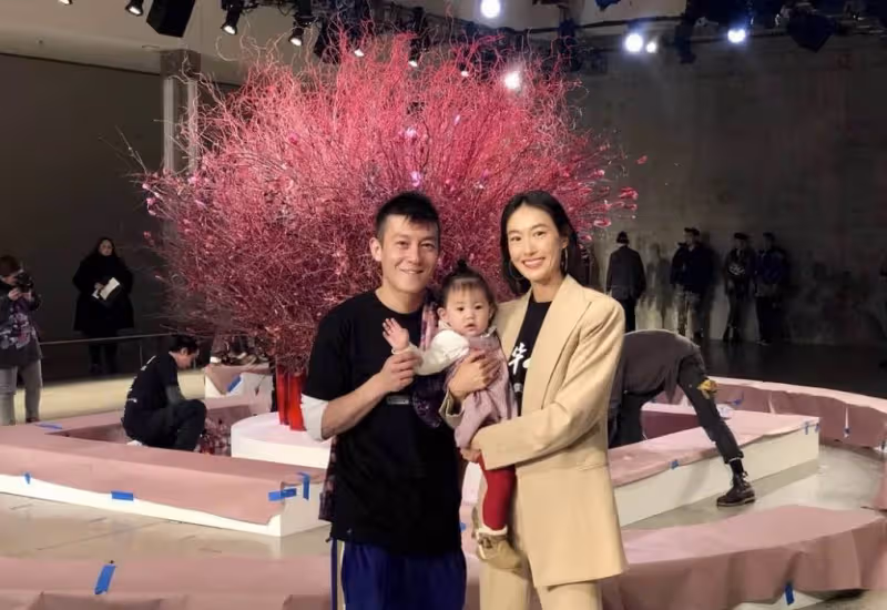 5歲就接4個代言，身價直逼千萬，陳冠希女兒潮出圈，網友：比媽媽還有氣質