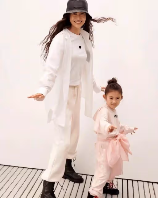 5歲就接4個代言，身價直逼千萬，陳冠希女兒潮出圈，網友：比媽媽還有氣質
