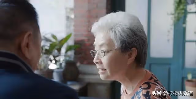 給岳父母報旅遊團後,婆婆找上門理論,兒子:跟你學得偏心