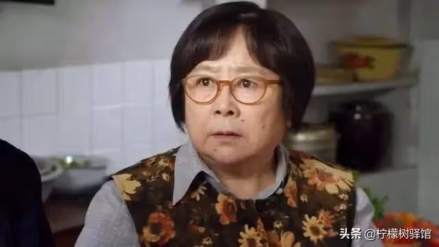 給岳父母報旅遊團後,婆婆找上門理論,兒子:跟你學得偏心