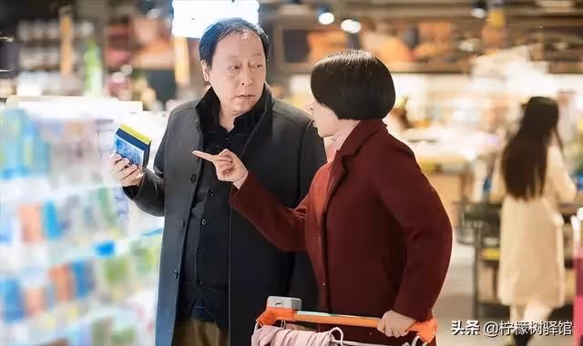 給岳父母報旅遊團後,婆婆找上門理論,兒子:跟你學得偏心
