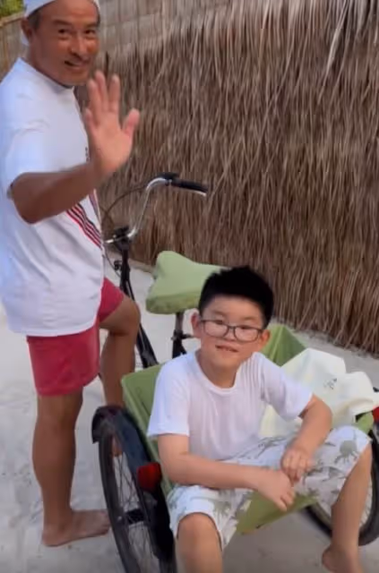 新加坡凍齡女神一家三口出遊:范文芳看起來十分少女,李銘順卻明顯老了