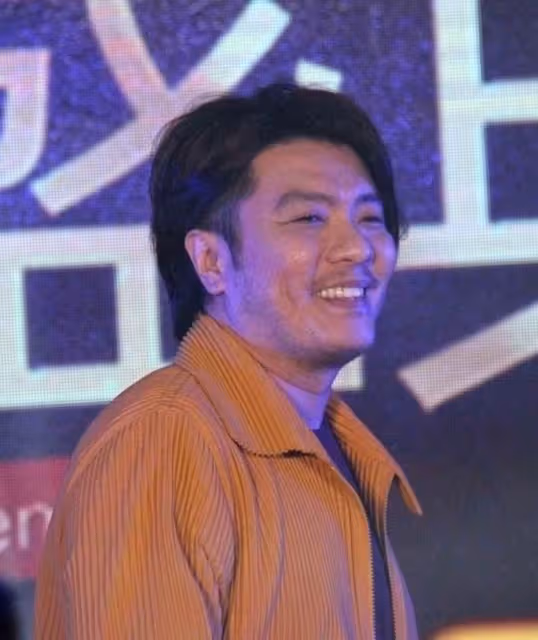 他是新加坡「工地歌王」:從包工頭到一夜成名,阿杜為何在巔峰時期隱退?