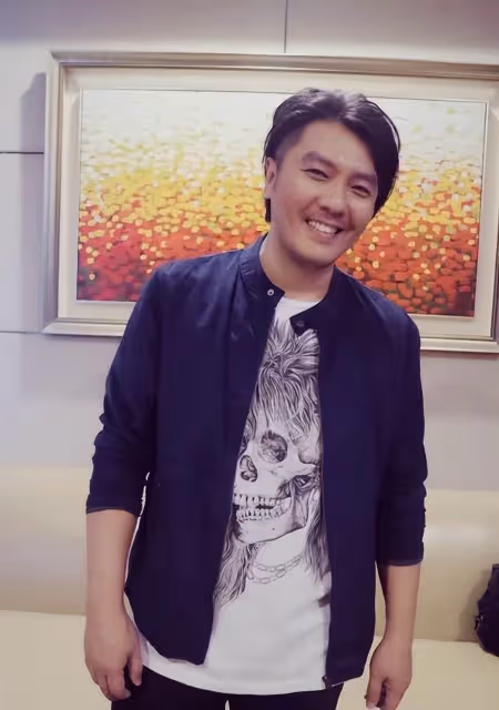 他是新加坡「工地歌王」:從包工頭到一夜成名,阿杜為何在巔峰時期隱退?