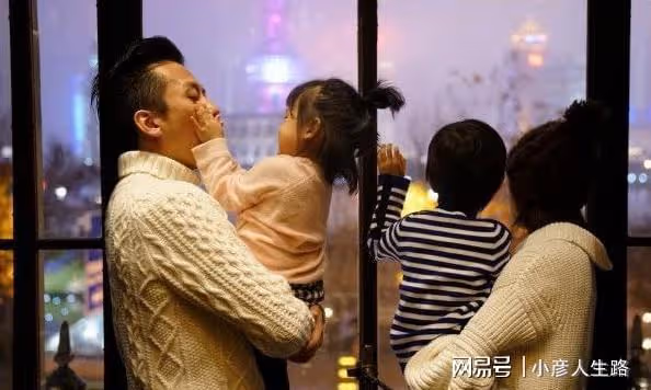 演員孫儷：婚後家庭歡樂多，菜棚抓豬接地氣，網友：越長越像鄧超
