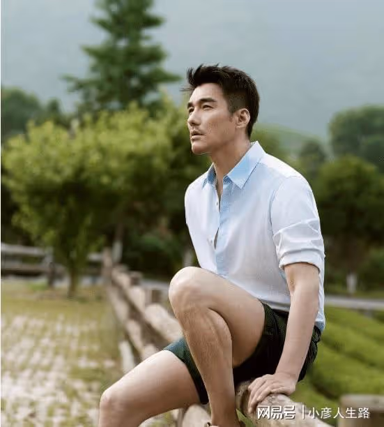 明明是年過50的大叔，身材卻遠勝18歲小伙，這才是高質量男星