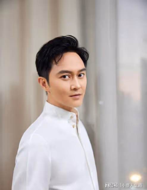 明明是年過50的大叔，身材卻遠勝18歲小伙，這才是高質量男星