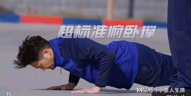 明明是年過50的大叔,身材卻遠勝18歲小伙,這才是高質量男星