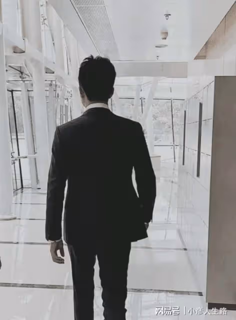 明明是年過50的大叔,身材卻遠勝18歲小伙,這才是高質量男星