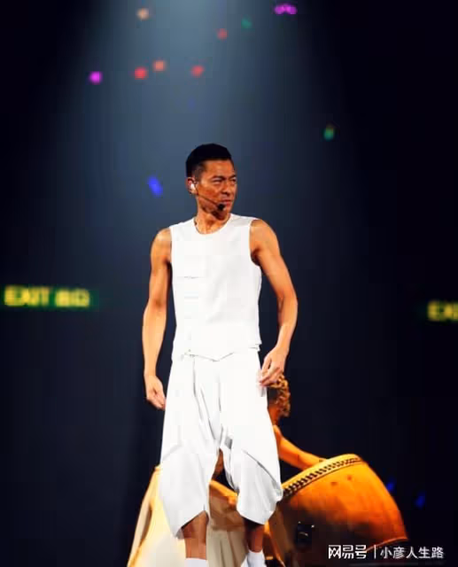 明明是年過50的大叔,身材卻遠勝18歲小伙,這才是高質量男星