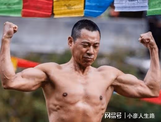 明明是年過50的大叔,身材卻遠勝18歲小伙,這才是高質量男星