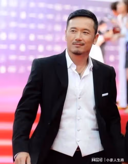 明明是年過50的大叔,身材卻遠勝18歲小伙,這才是高質量男星