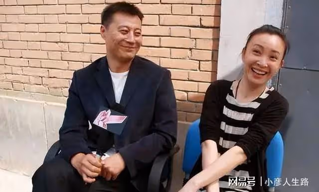 任程偉:成名後不忘患難妻,生兩個女兒家庭幸福!