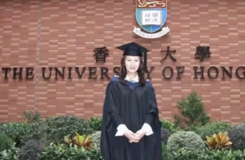 52歲陳慧珊近照曝光,氣質優雅不顯老,颯爽英姿風采依然,否認退出娛樂圈,從未放棄當演員,網友:開心就好