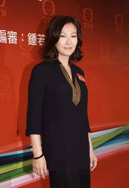 52歲陳慧珊近照曝光,氣質優雅不顯老,颯爽英姿風采依然,否認退出娛樂圈,從未放棄當演員,網友:開心就好