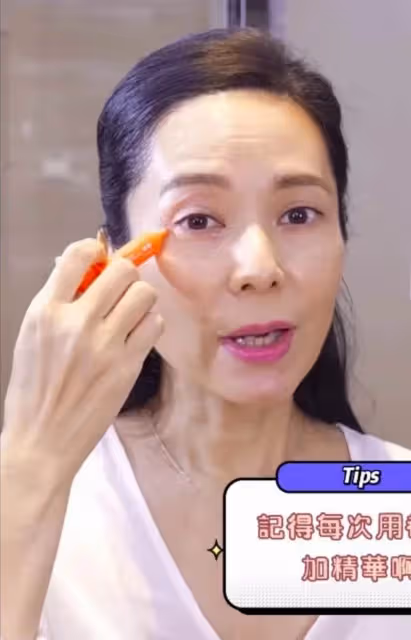 48歲郭羨妮「素顏」大變樣,女神「眼窩凹陷」現原形,老了20歲像奶奶,網友稱贊:敢真面目示人,有勇氣
