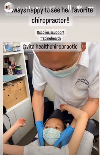 鍾麗淇攜女兒做物理治療!愛女躺病床上表現乖巧,11歲仍不會走路