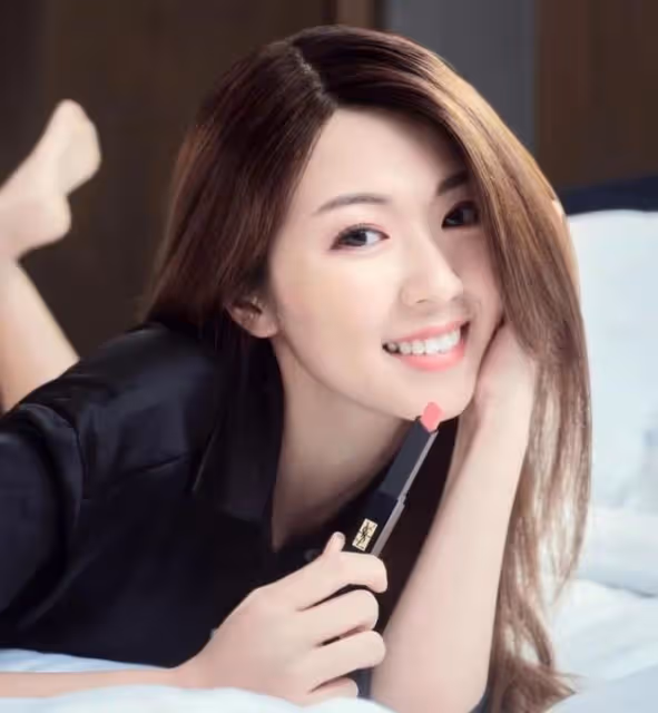 好尷尬!香港女神小花自曝酒後廁所上大號,獲朋友超義氣幫忙清潔