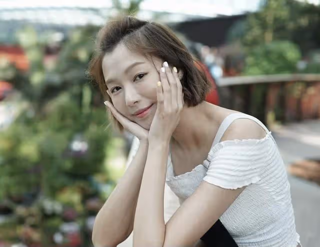 香港知名女星宣布暫退娛樂圈!轉行做文職,遭前夫婚內出軌和家暴