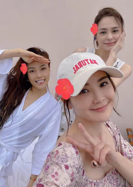 一眾港星扎堆海南度假!阿嬌阿Sa坐遊艇出海,李彩樺沖浪大秀美腿