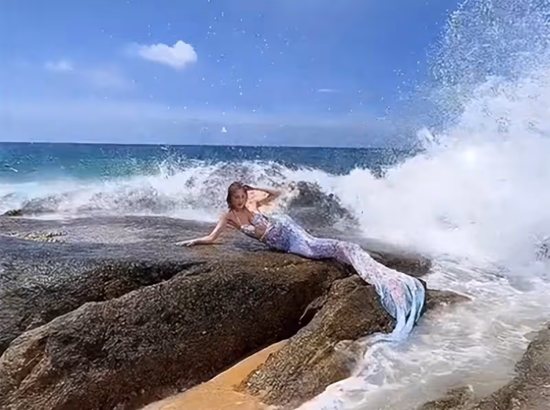 一眾港星扎堆海南度假!阿嬌阿Sa坐遊艇出海,李彩樺沖浪大秀美腿