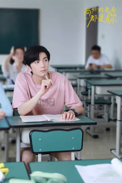 洪欣21歲兒子帥出新高度　樣貌與生父莫少聰完全不像？