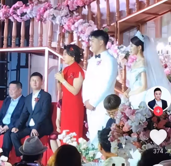 閆學晶兒媳疑懷孕,素顏露面小腹凸,出行專車接送被婆婆寵成公主