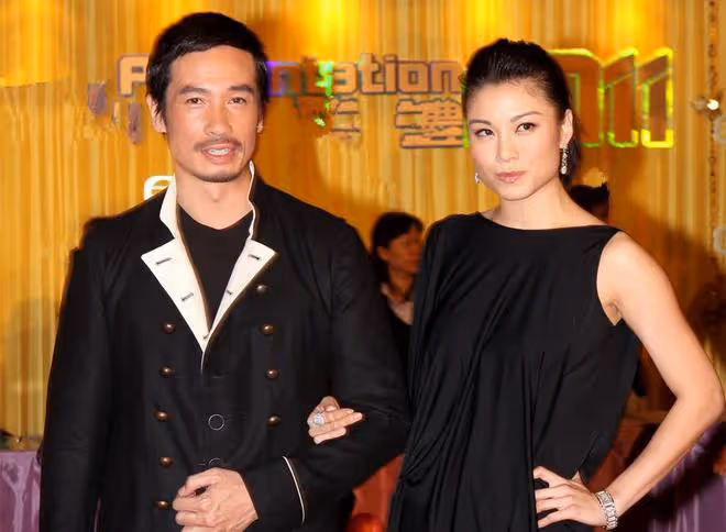 廖碧兒豪宅倒立秀身材!穿背心被指肚腩明顯,43歲轉型從商成富婆