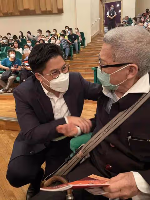 霍啟剛偶遇劉兆銘!90歲「姥姥」滿頭白髮,喪妻後太難過淡出熒幕