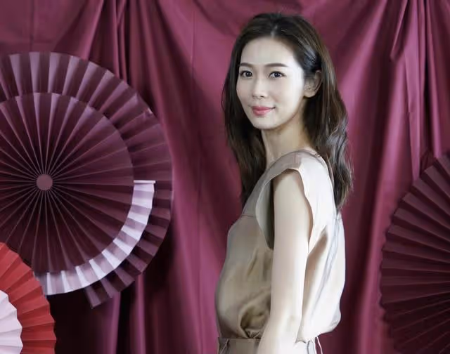 TVB知名長腿女神離巢後越發富貴!住過億海景豪宅,手拿百萬名包
