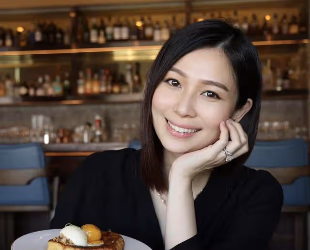 TVB知名長腿女神離巢後越發富貴!住過億海景豪宅,手拿百萬名包