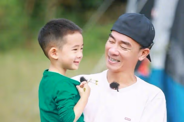 陳小春兒子Jasper秀6種語言　移居上海年半拒說廣東話