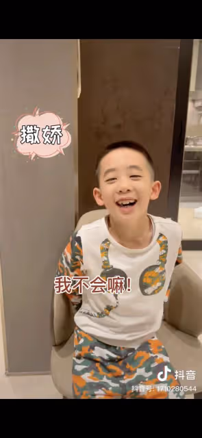 陳小春兒子Jasper秀6種語言　移居上海年半拒說廣東話