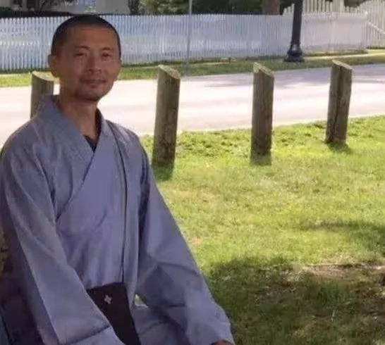 53歲何寶生久未露面「拋下千億財產出家」遁入空門15年「身形消瘦氣色良好」淡然出世