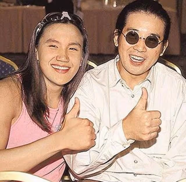 秦漢「45歲帥兒秀近照」膚質白皙身高180 年過40遇真愛生2歲女「雙方無意願結婚」多年恩愛如初