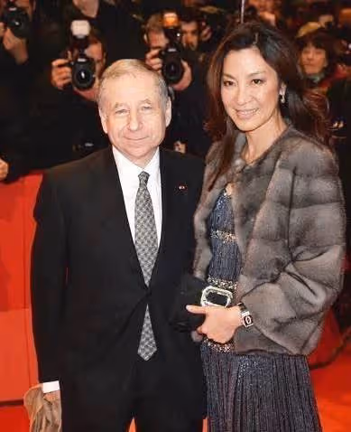 忘年戀長跑18年,58歲楊紫瓊甜曬全家福外籍帥繼子亮相,不結婚只談愛相處更勝老夫老妻