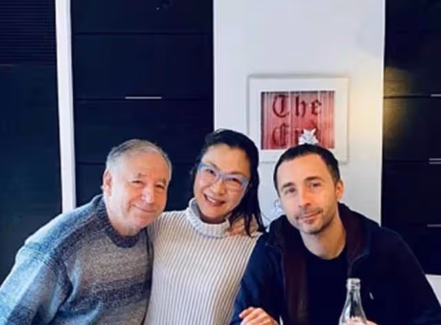 忘年戀長跑18年,58歲楊紫瓊甜曬全家福外籍帥繼子亮相,不結婚只談愛相處更勝老夫老妻