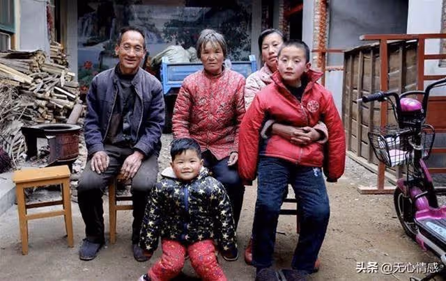 哥哥結婚,我大方塞13萬份子錢 當天晚上母親來電責罵:只隨禮2000,你好意思嗎?
