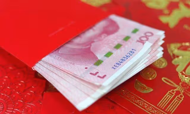 哥哥結婚,我大方塞13萬份子錢 當天晚上母親來電責罵:只隨禮2000,你好意思嗎?