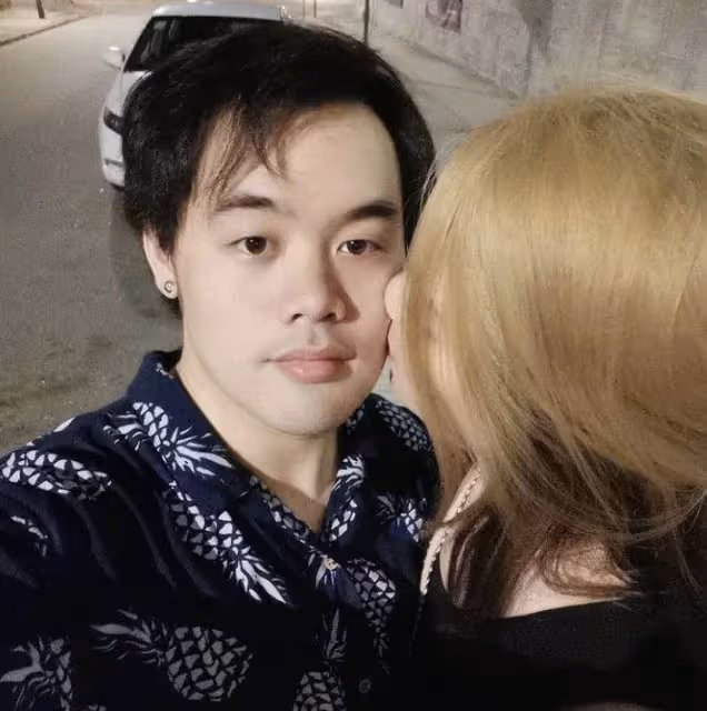 鐘鎮濤一家五口罕同框!同父異母的基因,顏值差距太大, 章小蕙女兒顏值碾壓范薑女兒