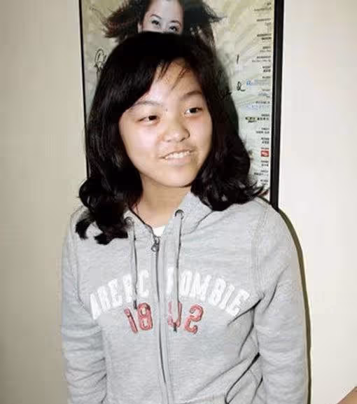 鐘鎮濤一家五口罕同框！同父異母的基因，顏值差距太大， 章小蕙女兒顏值碾壓范薑女兒