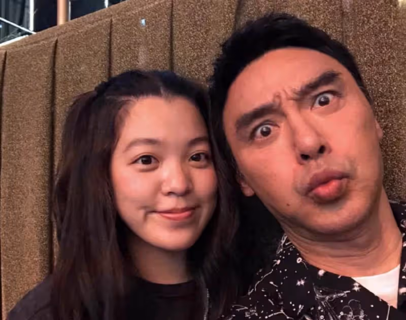 鐘鎮濤一家五口罕同框！同父異母的基因，顏值差距太大， 章小蕙女兒顏值碾壓范薑女兒