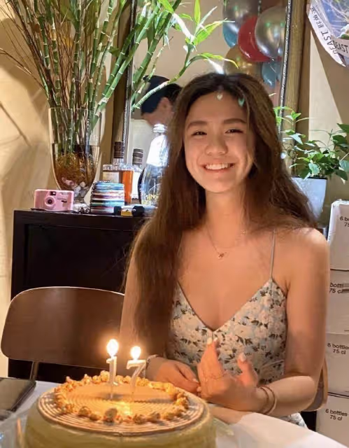 鐘鎮濤一家五口罕同框！同父異母的基因，顏值差距太大， 章小蕙女兒顏值碾壓范薑女兒