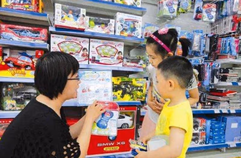 「你的小孩偷東西了,不信搜身」,媽媽一句話讓工作人員放行,網友贊:最棒的教育
