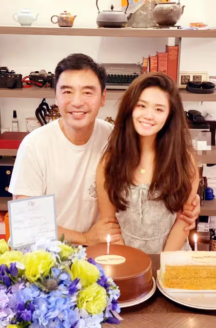 拒絕前妻複婚請求,鍾鎮濤二婚台灣妻不離不棄,共還債 57歲再做父親:我是4個兒女的幸福爸爸.