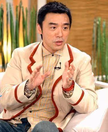 拒絕前妻複婚請求,鍾鎮濤二婚台灣妻不離不棄,共還債 57歲再做父親:我是4個兒女的幸福爸爸.