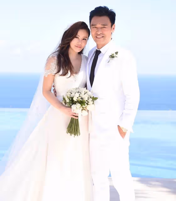 拒絕前妻複婚請求,鍾鎮濤二婚台灣妻不離不棄,共還債 57歲再做父親:我是4個兒女的幸福爸爸.